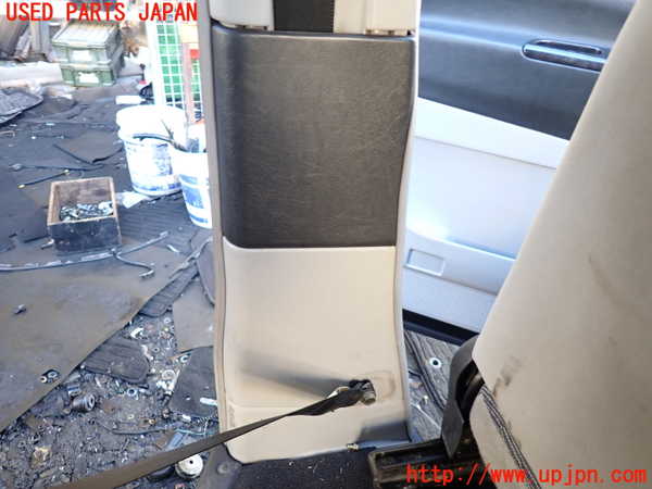 5UPJ-25367670]デリカ スペースギア(PD6W)左センターピラートリム 中古_m0003.jpg