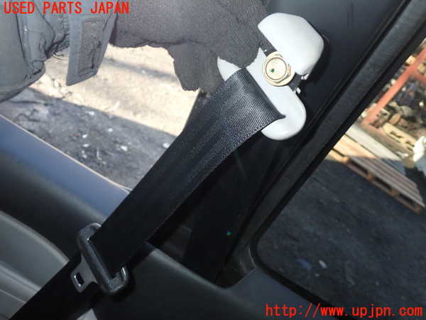 5UPJ-25367155]デリカ スペースギア(PD6W)右2列目シートベルト 中古_m0001.jpg