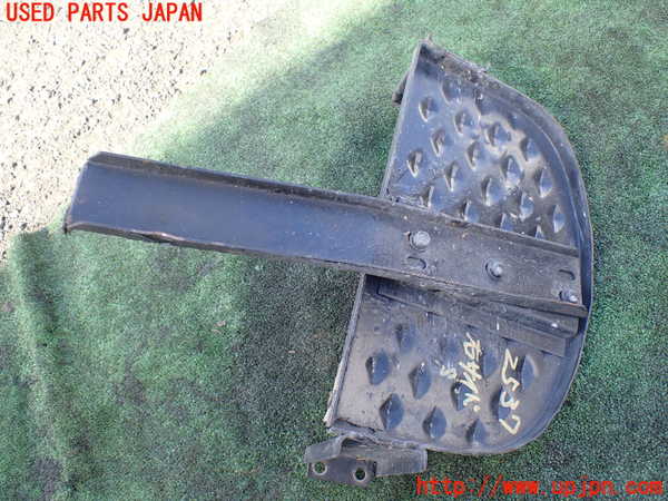 1UPJ-25371390]三菱ジープ(J56)右サイドステップ 中古_m0002.jpg