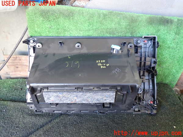 5UPJ-25387516]レクサス・RX450h(GYL25W)グローブボックス1 中古_m0004.jpg