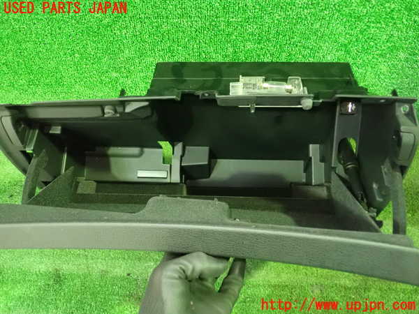 1UPJ-25407516]BMW Z4 E89(LM25)グローブボックス1 中古_m0002.jpg