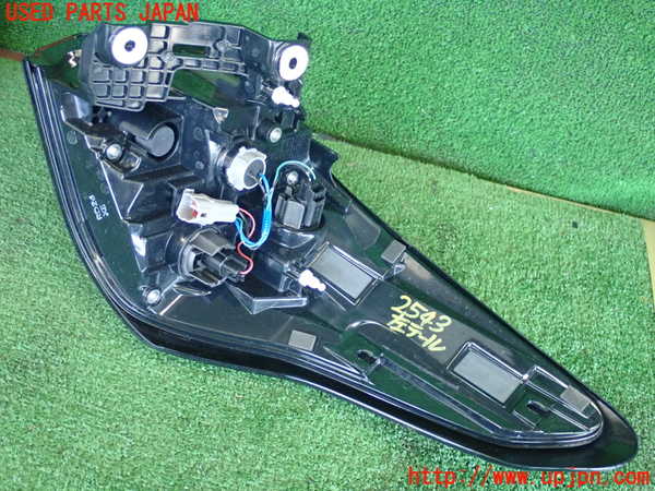 2UPJ-25431536]クロストレック(GUE)左テールランプ 中古_m0002.jpg