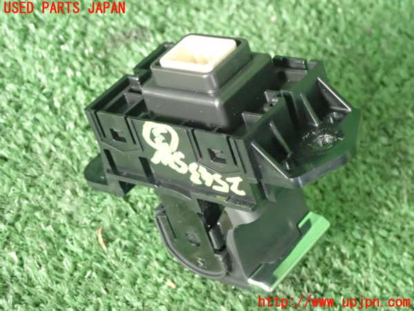 2UPJ-25436308]クロストレック(GUE)スイッチ3 (電動パーキングブレーキ作動灯) 中古_m0002.jpg