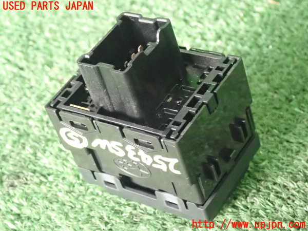 2UPJ-25436310]クロストレック(GUE)スイッチ5 (シートヒーター) 中古_m0002.jpg