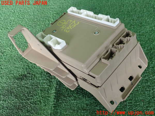 2UPJ-25436741]クロストレック(GUE)ヒューズボックス1 中古_m0002.jpg