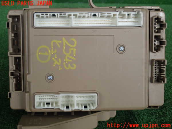 2UPJ-25436741]クロストレック(GUE)ヒューズボックス1 中古_m0005.jpg