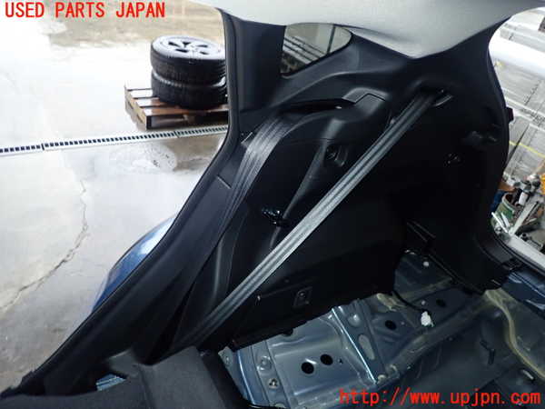 2UPJ-25437675]クロストレック(GUE)右リアピラートリム 中古_m0003.jpg