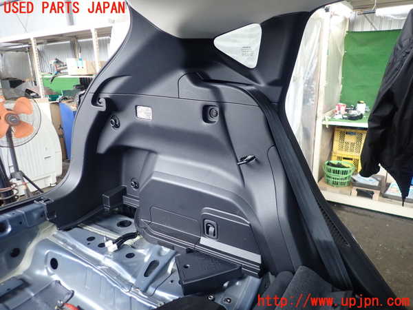 2UPJ-25437680]クロストレック(GUE)左リアピラートリム 中古_m0001.jpg