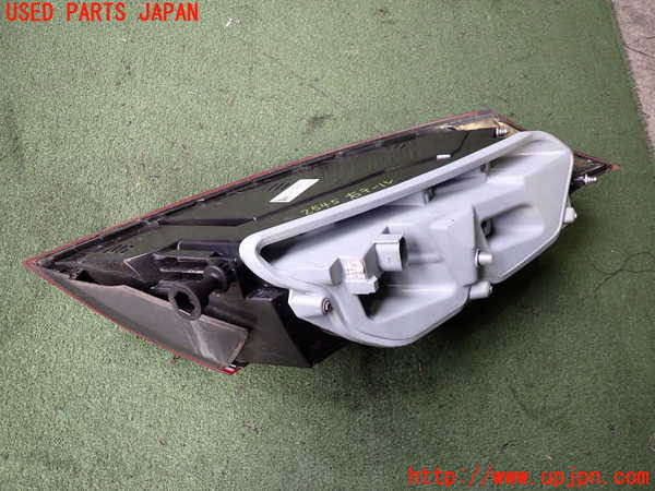 2UPJ-25451530]アウディ・TT クーペ(8JBWA)右テールランプ 中古_m0002.jpg