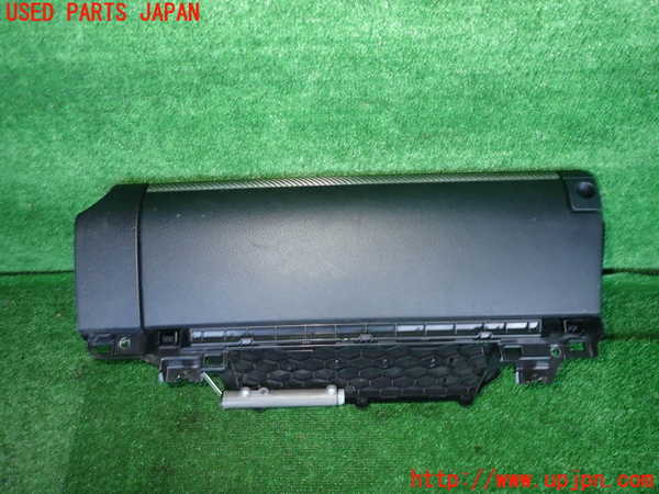 5UPJ-25477516]レクサス・RC F(USC10)グローブボックス1 中古_m0001.jpg