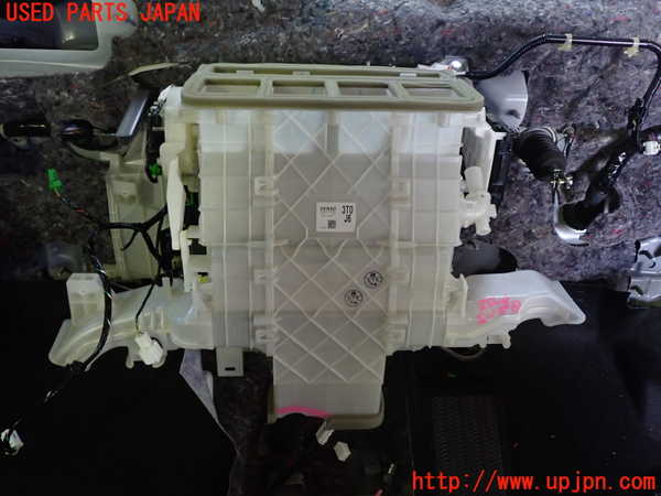 5UPJ-25496081]ステップワゴン スパーダ(RP6)エバポレーター1 (フロント) 中古_m0001.jpg