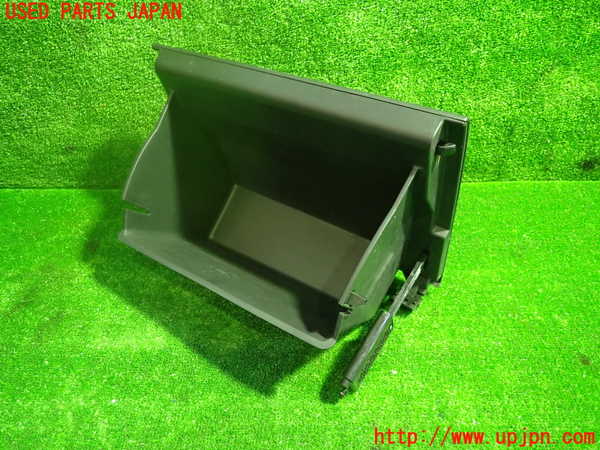 5UPJ-25497517]ステップワゴン スパーダ(RP6)グローブボックス2 中古_m0003.jpg