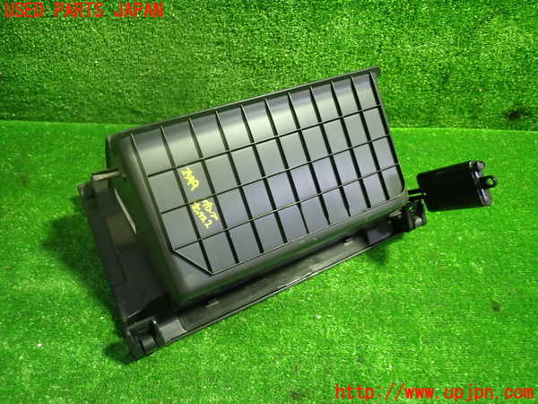 5UPJ-25497517]ステップワゴン スパーダ(RP6)グローブボックス2 中古_m0004.jpg