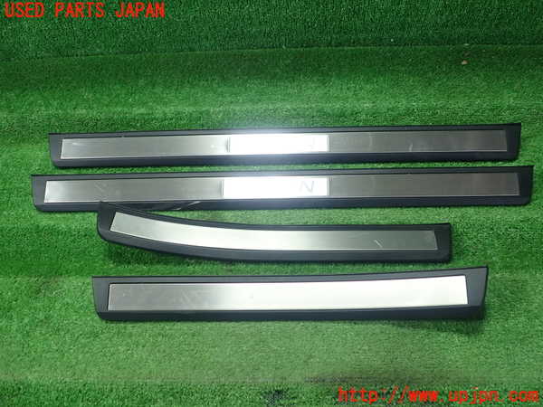 5UPJ-25517740]クラウン アスリート ハイブリッド(AWS210)スカッフプレート 中古_m0001.jpg