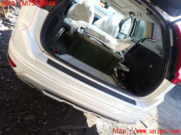 5UPJ-25531610]ボルボ・XC60(DD4204TXC)リアバンパー 中古_m0001.jpg