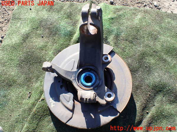 5UPJ-25534295]ボルボ・XC60(DD4204TXC)左フロントナックルハブ 中古_m0002.jpg