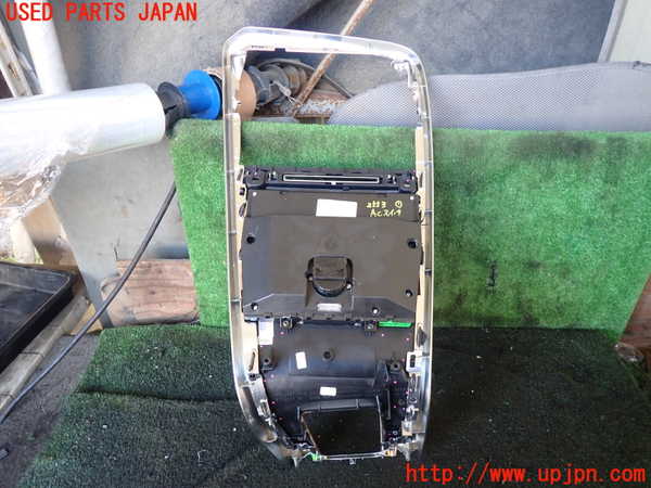 1UPJ-25536066]ボルボ・XC60(DD4204TXC)エアコンスイッチ1 中古_m0003.jpg