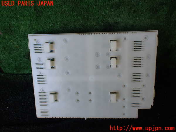 1UPJ-25536741]ボルボ・XC60(DD4204TXC)ヒューズボックス1 中古_m0002.jpg