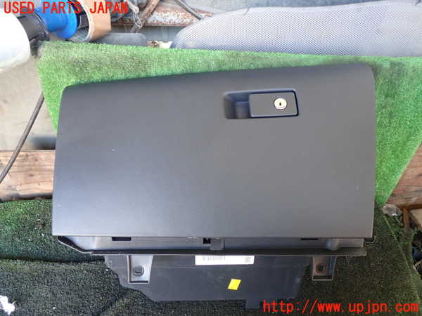 1UPJ-25537516]ボルボ・XC60(DD4204TXC)グローブボックス1 中古_m0001.jpg