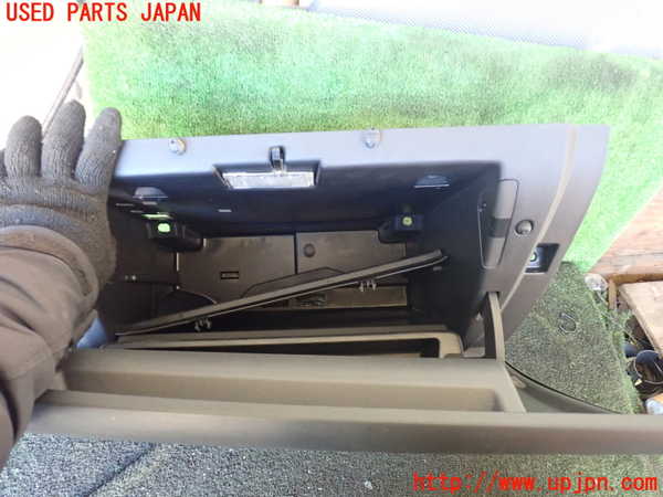 1UPJ-25537516]ボルボ・XC60(DD4204TXC)グローブボックス1 中古_m0002.jpg