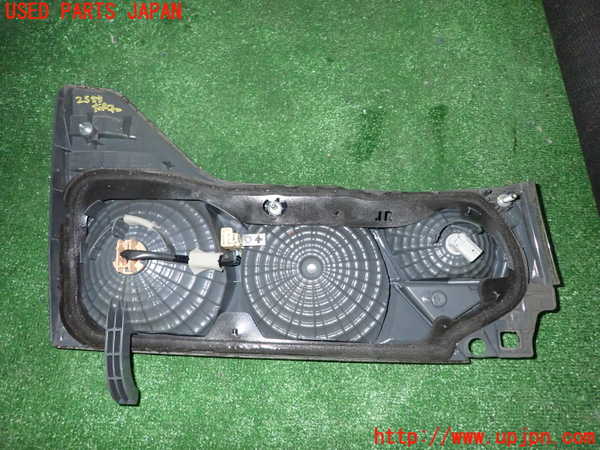 1UPJ-25551550]アルファードV(ANH10W)右リアフィニッシャー 中古_m0002.jpg