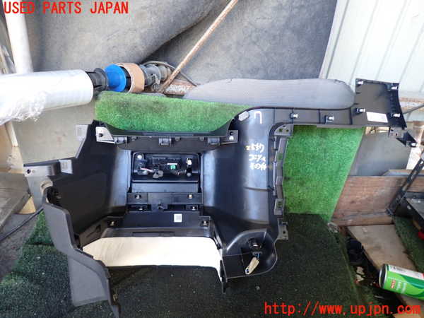 5UPJ-25577549]セレナ e-POWER(GFC28 C28系)コンソール 中古_m0003.jpg