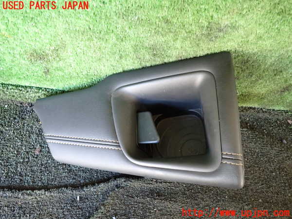 5UPJ-25577842]セレナ e-POWER(GFC28 C28系)小物入れ2 中古_m0001.jpg