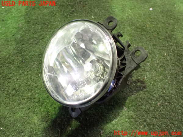 5UPJ-25581180]ルノー・トゥインゴ(AHH4B)右フォグ 中古_m0001.jpg