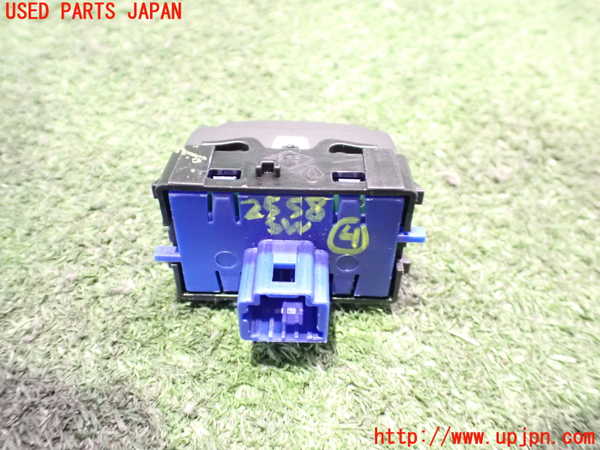 2UPJ-25586309]ルノー・トゥインゴ(AHH4B)スイッチ4 (車線逸脱警報OFF) 中古_m0002.jpg