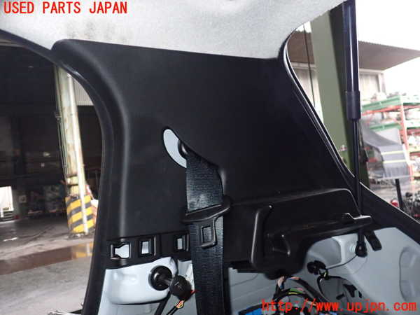 2UPJ-25587675]ルノー・トゥインゴ(AHH4B)右リアピラートリム 中古_m0001.jpg