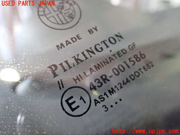 5UPJ-25621195]アルファロメオ・147 GTA(937AXL)フロントガラス (43R-001586 M124) 中古_m0002.jpg