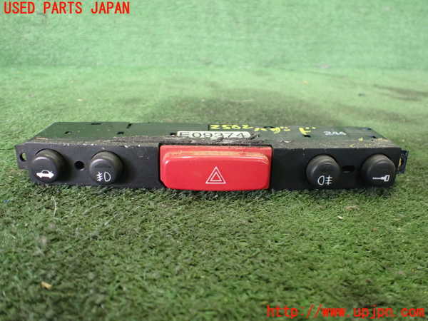 5UPJ-25626290]アルファロメオ・147 GTA(937AXL)ハザードスイッチ 中古_m0001.jpg
