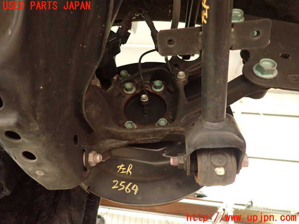 2UPJ-25644305]CX-5(KF2P)左リアナックルハブ 中古_m0002.jpg