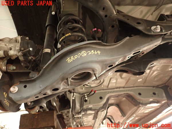 2UPJ-25645227]CX-5(KF2P)左リアロアアーム2 中古_m0001.jpg