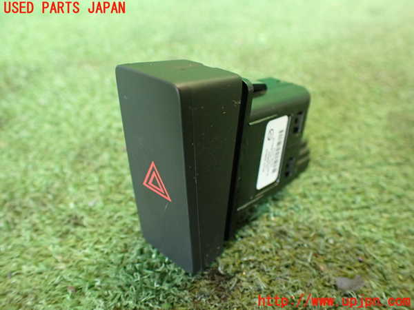 2UPJ-25646290]CX-5(KF2P)ハザードスイッチ 中古_m0001.jpg