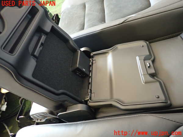 2UPJ-25647385]CX-5(KF2P)リアシート 中古_m0004.jpg