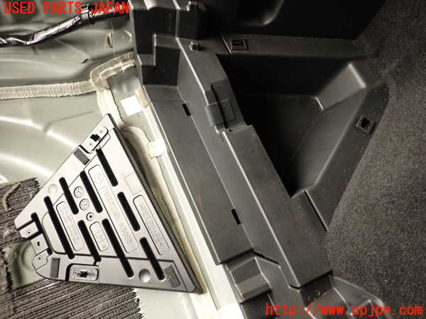 2UPJ-25647680]CX-5(KF2P)左リアピラートリム 中古_m0004.jpg