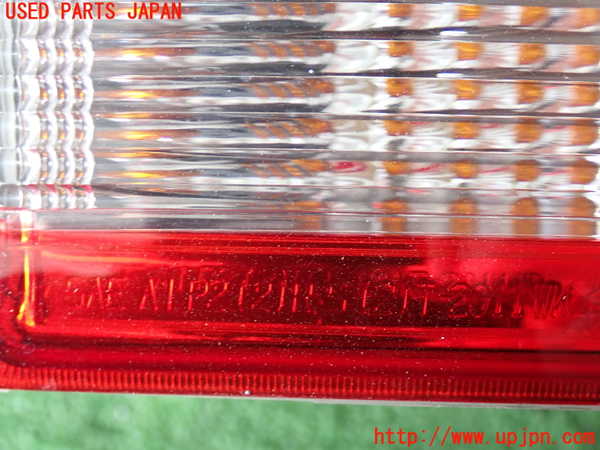 2UPJ-25651530]ジープ・グランドチェロキー(WK57A)右テールランプ 中古_m0002.jpg