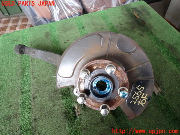 2UPJ-25654290]ジープ・グランドチェロキー(WK57A)右フロントナックルハブ 中古_m0001.jpg
