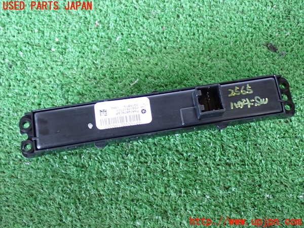 2UPJ-25656290]ジープ・グランドチェロキー(WK57A)ハザードスイッチ 中古_m0002.jpg