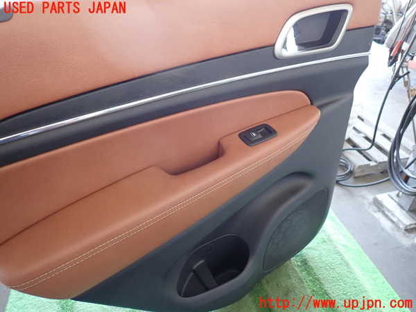 2UPJ-25651324]ジープ・グランドチェロキー(WK57A)左後ドア内張り 中古_m0003.jpg