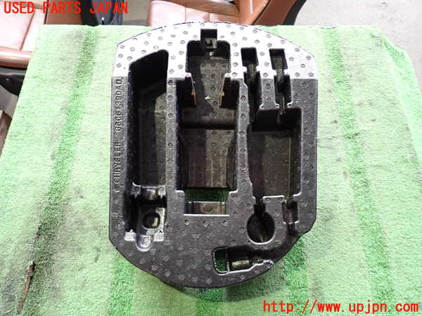 2UPJ-25657772]ジープ・グランドチェロキー(WK57A)ラゲッジトレイ2 中古_m0001.jpg