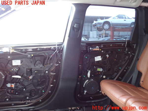 2UPJ-25657665]ジープ・グランドチェロキー(WK57A)右センターピラートリム 中古_m0001.jpg