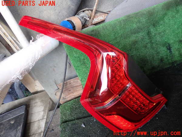 1UPJ-25661536]ボルボ・XC90(LB420TXCM)左テールランプ 中古_m0001.jpg