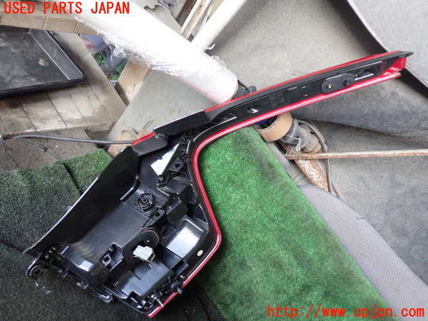 1UPJ-25661536]ボルボ・XC90(LB420TXCM)左テールランプ 中古_m0002.jpg