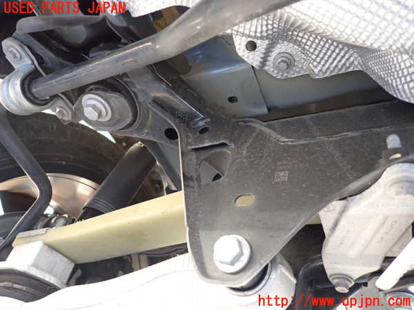 5UPJ-25665295]ボルボ・XC90(LB420TXCM)リアメンバー 中古_m0003.jpg