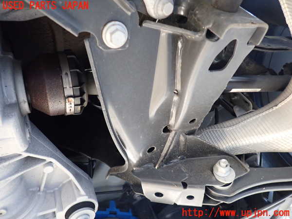 5UPJ-25665295]ボルボ・XC90(LB420TXCM)リアメンバー 中古_m0004.jpg