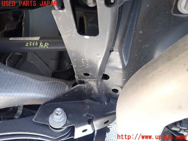 5UPJ-25665295]ボルボ・XC90(LB420TXCM)リアメンバー 中古_m0005.jpg