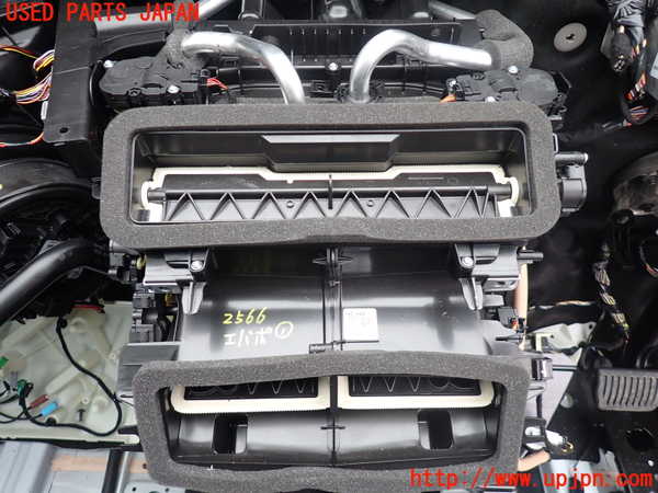 5UPJ-25666081]ボルボ・XC90(LB420TXCM)エバポレーター1 中古_m0002.jpg