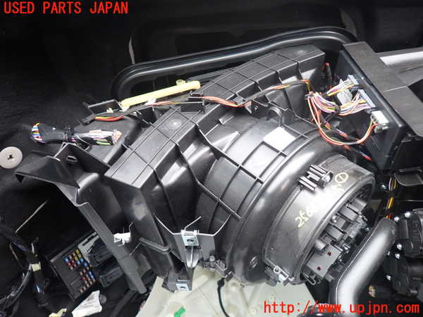 5UPJ-25666081]ボルボ・XC90(LB420TXCM)エバポレーター1 中古_m0003.jpg